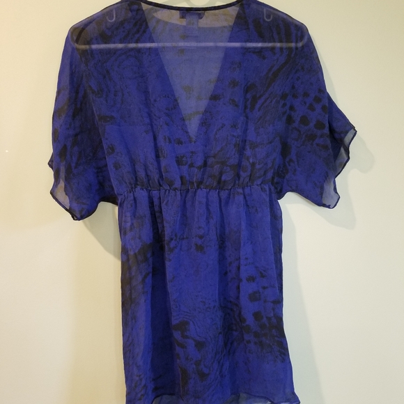 Cache | 100% silk sheer embroidered blouse - Picture 5 of 10